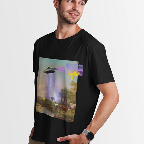 Camiseta UFO Abducting Cow - Design Divertido